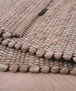 Tappeto in lana Lett - Beige - close up vouw, thumbnail Tappeto in lana Lett - Beige - close up vouw, thumbnail