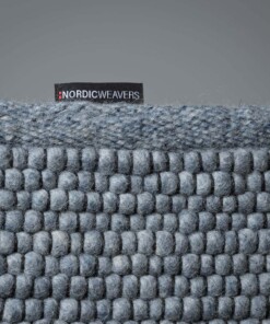 Tappeto in lana Lett - Blu acciaio - close up zijkant, thumbnail Tappeto in lana Lett - Blu acciaio - close up zijkant, thumbnail