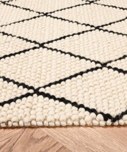 Tappeto a rombi in lana Vinduer - Crema/Nero - close up zijkant, thumbnail Tappeto a rombi in lana Vinduer - Crema/Nero - close up zijkant, thumbnail