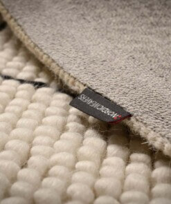 Tappeto a rombi in lana Vinduer - Crema/Nero - close up zijkant, thumbnail Tappeto a rombi in lana Vinduer - Crema/Nero - close up zijkant, thumbnail