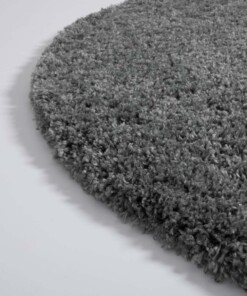 Tappeto rotondo a pelo lungo Cozy Shaggy - Grigio - close up zijkant, thumbnail Tappeto rotondo a pelo lungo Cozy Shaggy - Grigio - close up zijkant, thumbnail