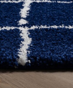 Tappeto a rombi rotondo a pelo lungo Artisan - Blu scuro/Bianco - close up zijkant, thumbnail