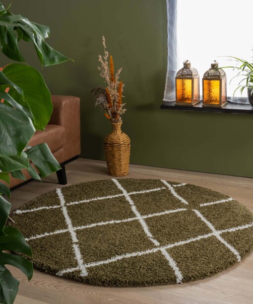 Tappeto a rombi rotondo a pelo lungo Artisan - Verde oliva/Bianco - sfeer