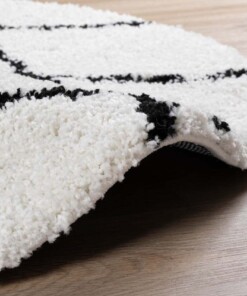 Tappeto a rombi rotondo a pelo lungo Habitat - Bianco/Nero - close up zijkant, thumbnail