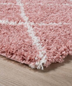 Tappeto a rombi quadrato a pelo lungo Habitat - Rosa/Bianco - close up hoek, thumbnail