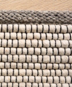 Tappeto in lana a righe Lett - Giallo senape/Grigio - close up, thumbnail Tappeto in lana a righe Lett - Giallo senape/Grigio - close up, thumbnail