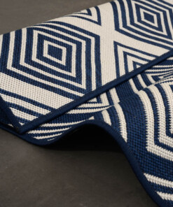 Tappeto a rombi da esterno - Flip Gem Blu scuro - close up, thumbnail