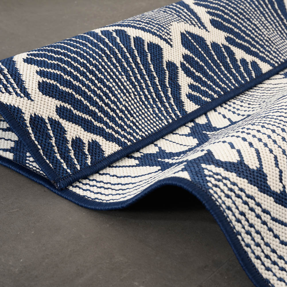 Tappeto da esterno Modern - Flip Scale Blu scuro - close up Tappeto da esterno Modern - Flip Scale Blu scuro - close up