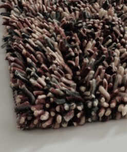 Tappeto in lana a pelo alto - Aurelia viola - close up, thumbnail