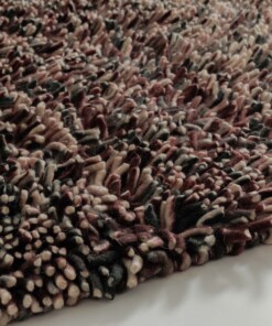 Tappeto in lana a pelo alto - Aurelia viola - close up