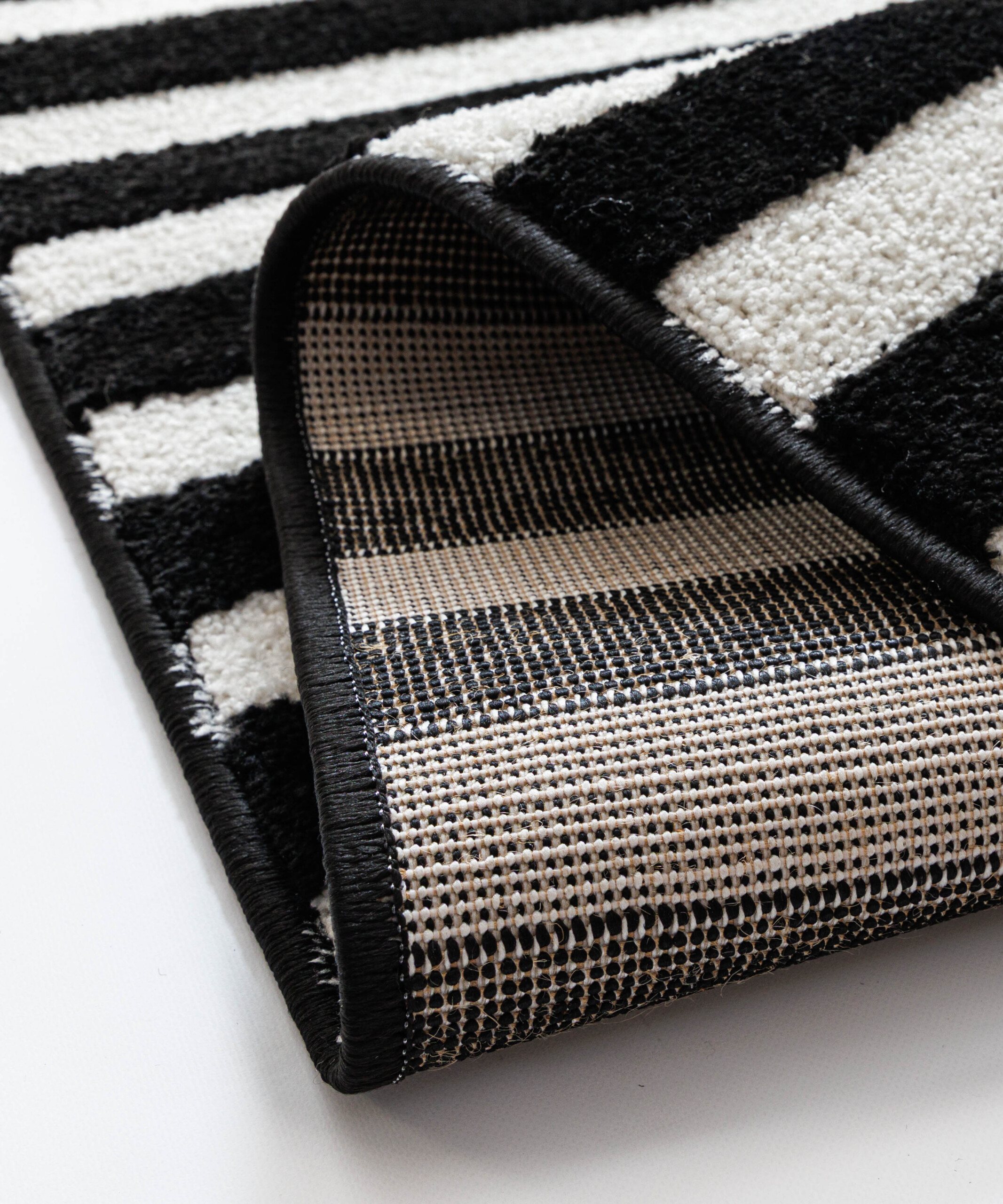Tappeto pelo corto - Nivo Step crema/nero - close up Tappeto pelo corto - Nivo Step crema/nero - close up