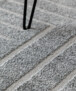 Tappeto stile scandinavo rotondo - Contour Edge Grigio - close up, thumbnail
