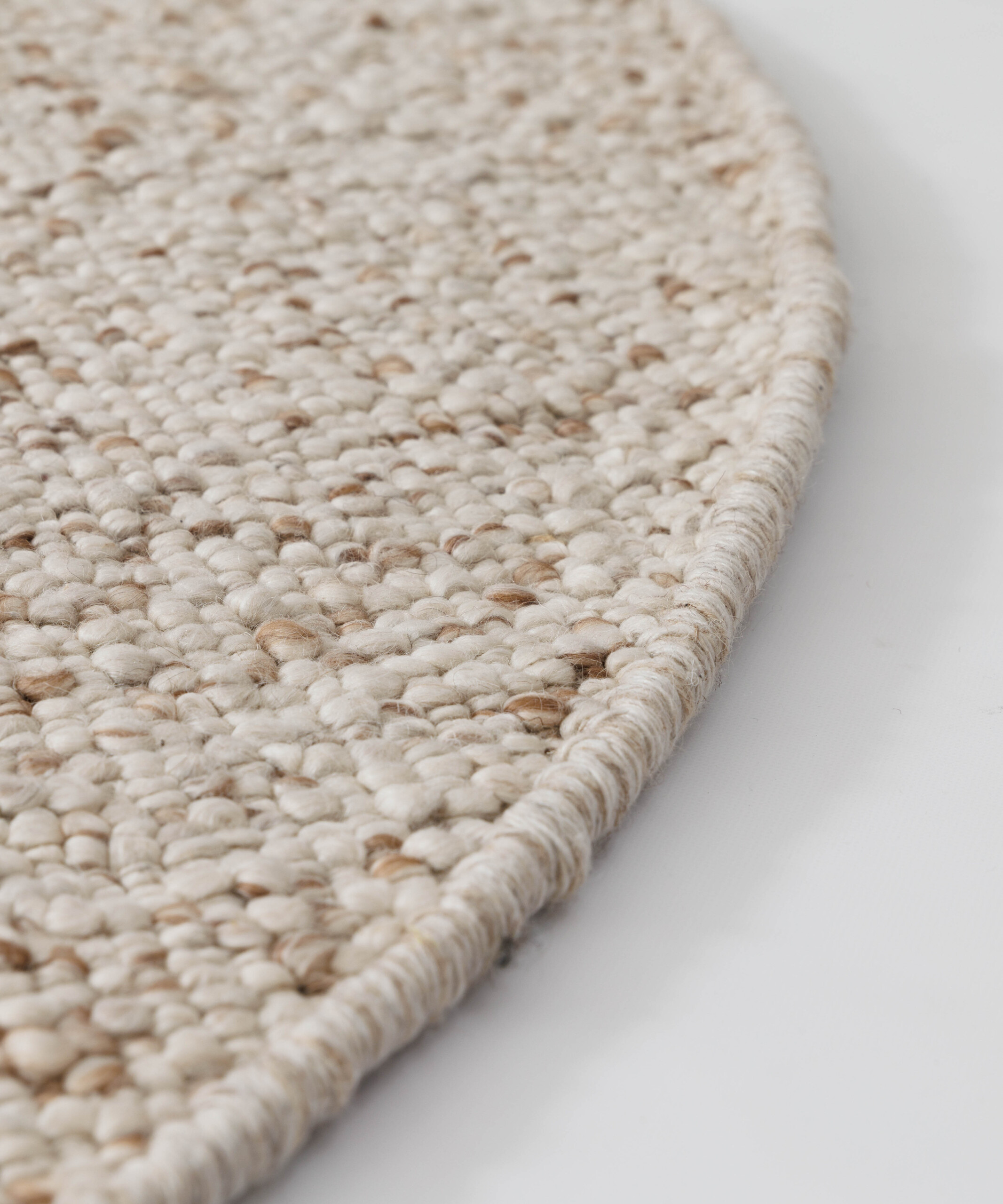 Tappeto rotondo in lana - Bergull avorio/beige - close up Tappeto rotondo in lana - Bergull avorio/beige - close up