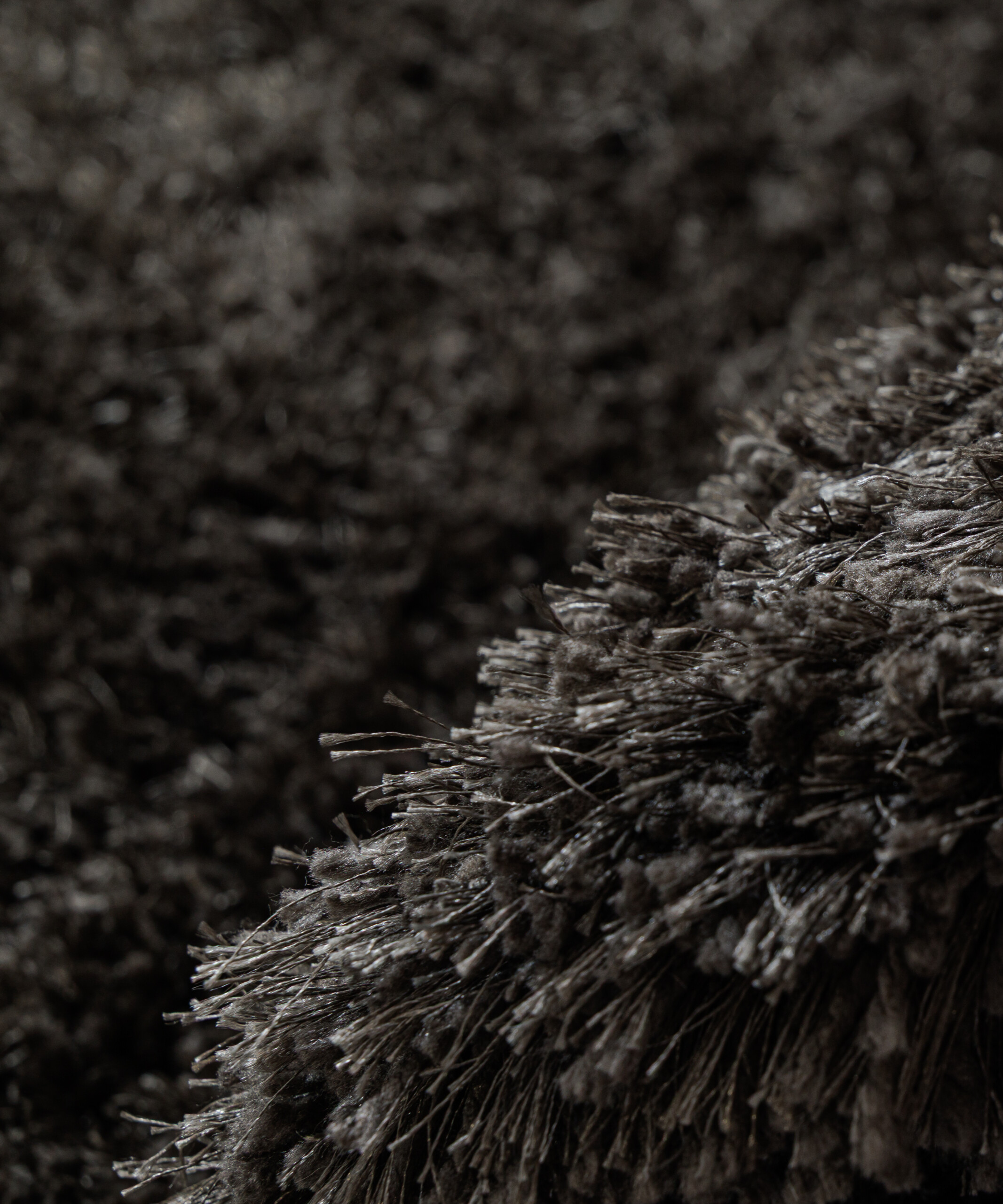 Tappeto rotondo Shaggy - Meadow Antracite - close up Tappeto rotondo Shaggy - Meadow Antracite - close up