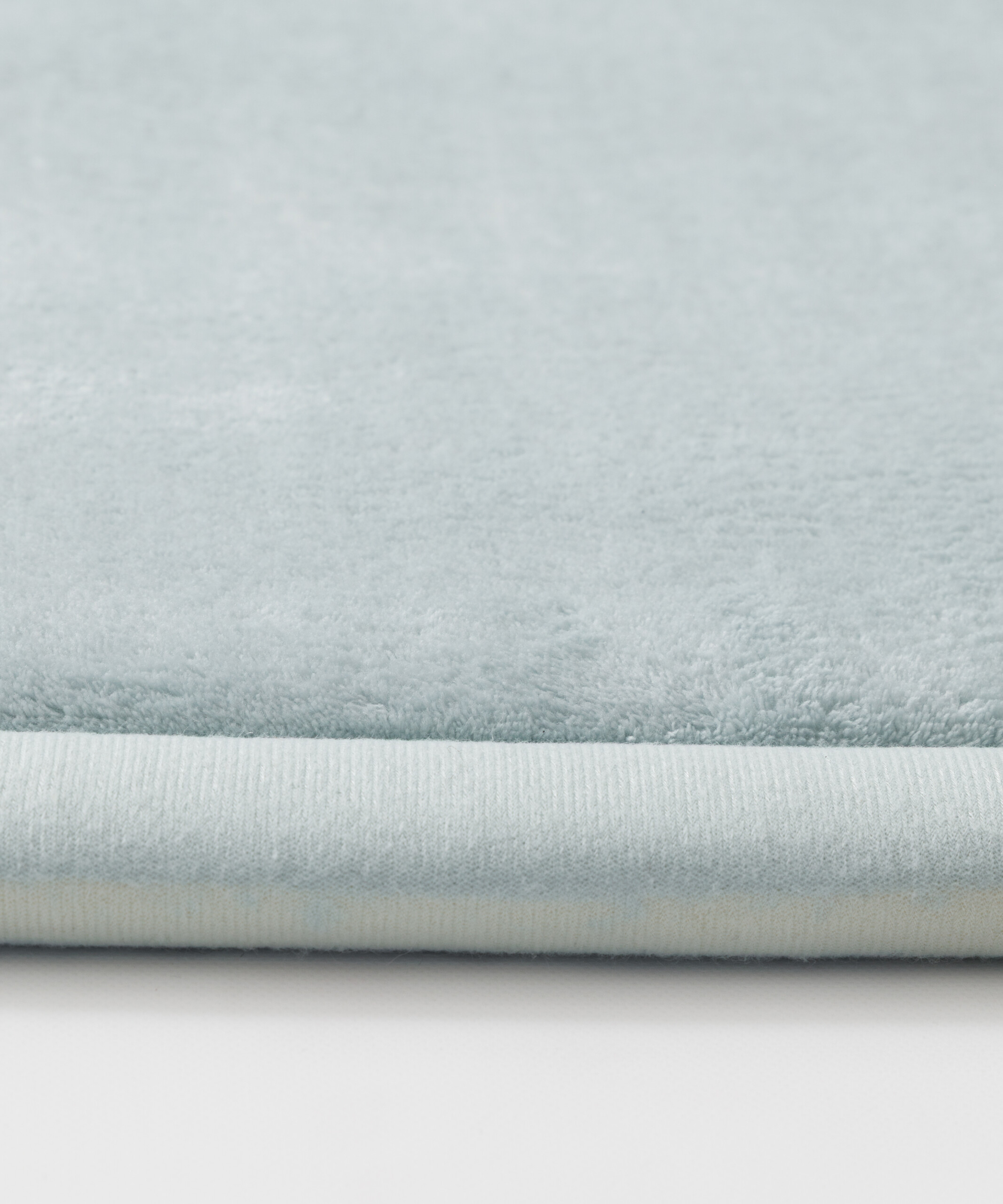 Tappeto rotondo bambini - Pluffy azzurro chiaro - close up Tappeto rotondo bambini - Pluffy azzurro chiaro - close up