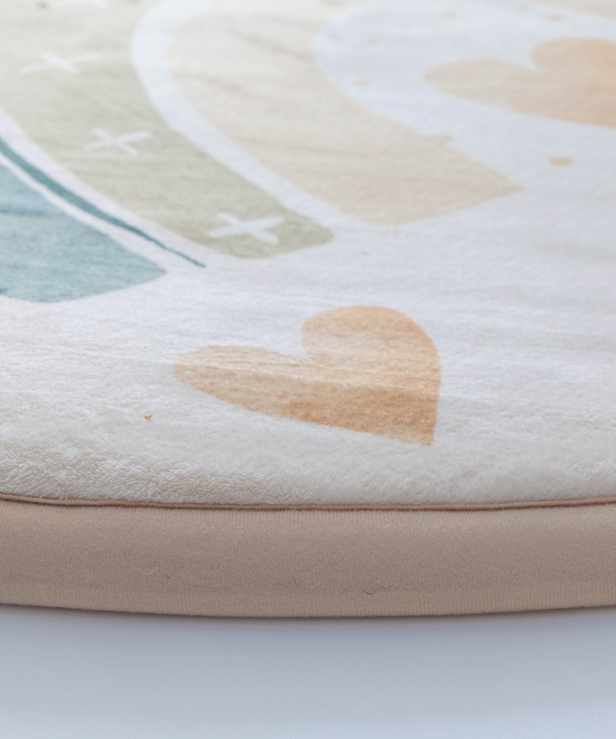 Tappeto rotondo bambini - Pluffy Heart crema/multi - close up Tappeto rotondo bambini - Pluffy Heart crema/multi - close up
