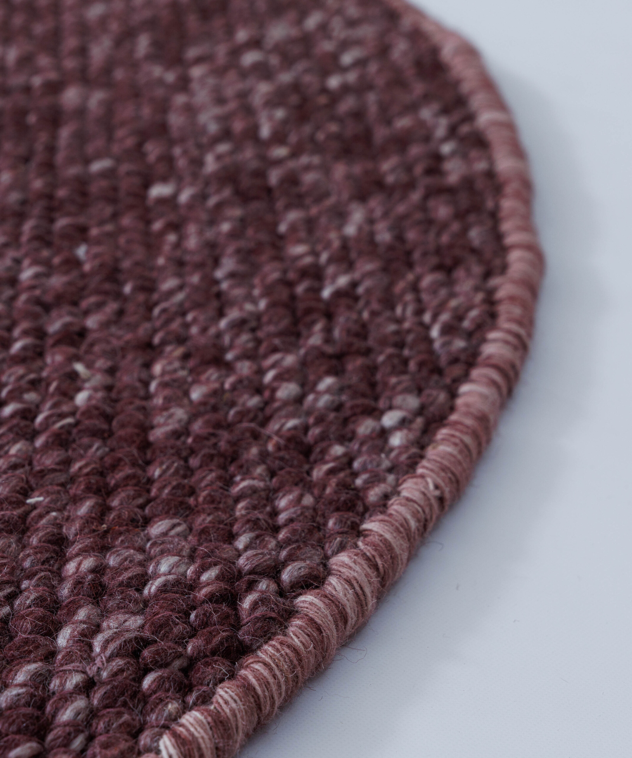 Tappeto rotondo in lana - Silvull bordeaux - close up Tappeto rotondo in lana - Silvull bordeaux - close up