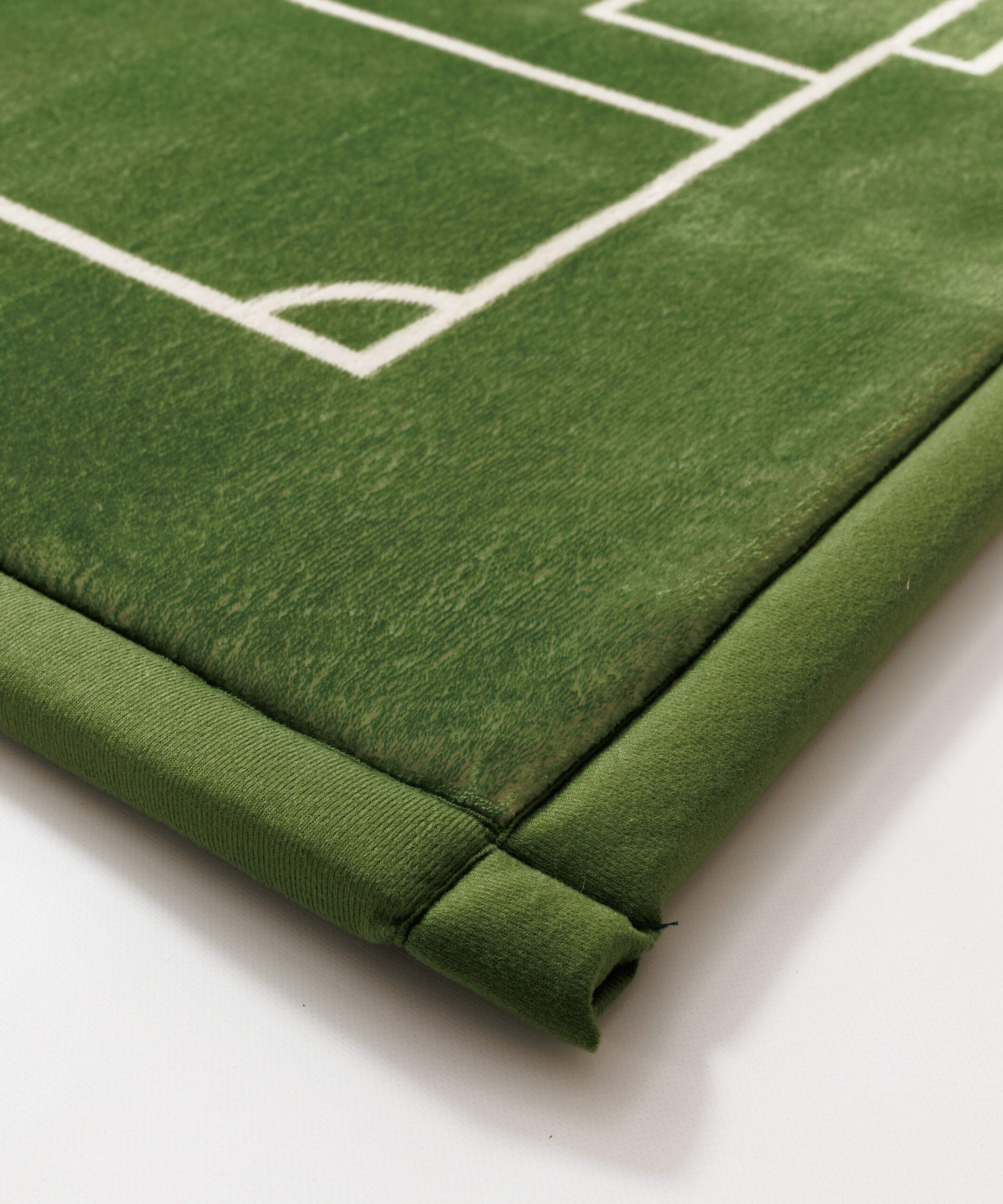 Tappeto gioco bambini - Pluffy Soccer Field verde - close up Tappeto gioco bambini - Pluffy Soccer Field verde - close up