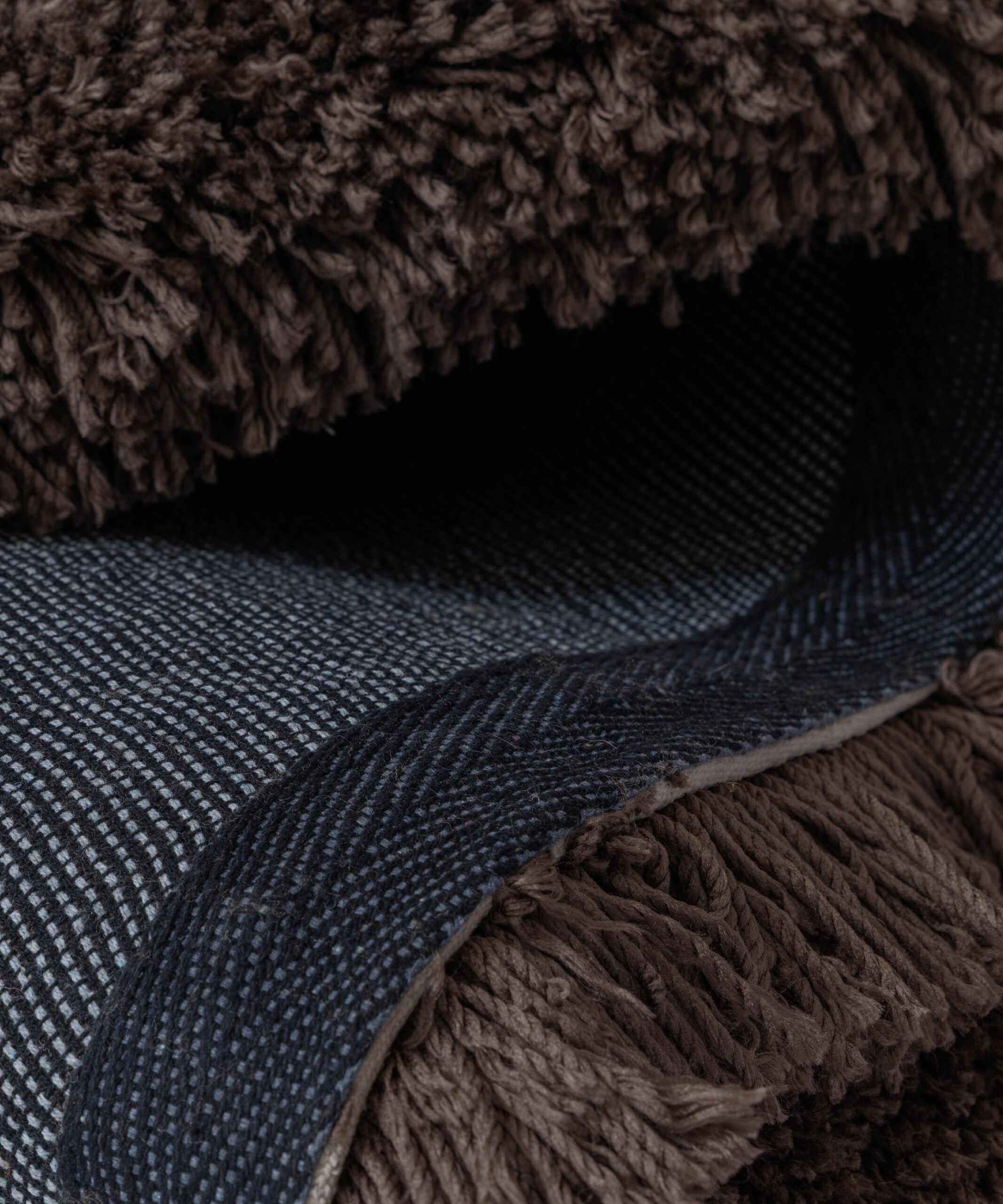 Tappeto organico shaggy - Sveve Pebble marrone - close up Tappeto organico shaggy - Sveve Pebble marrone - close up