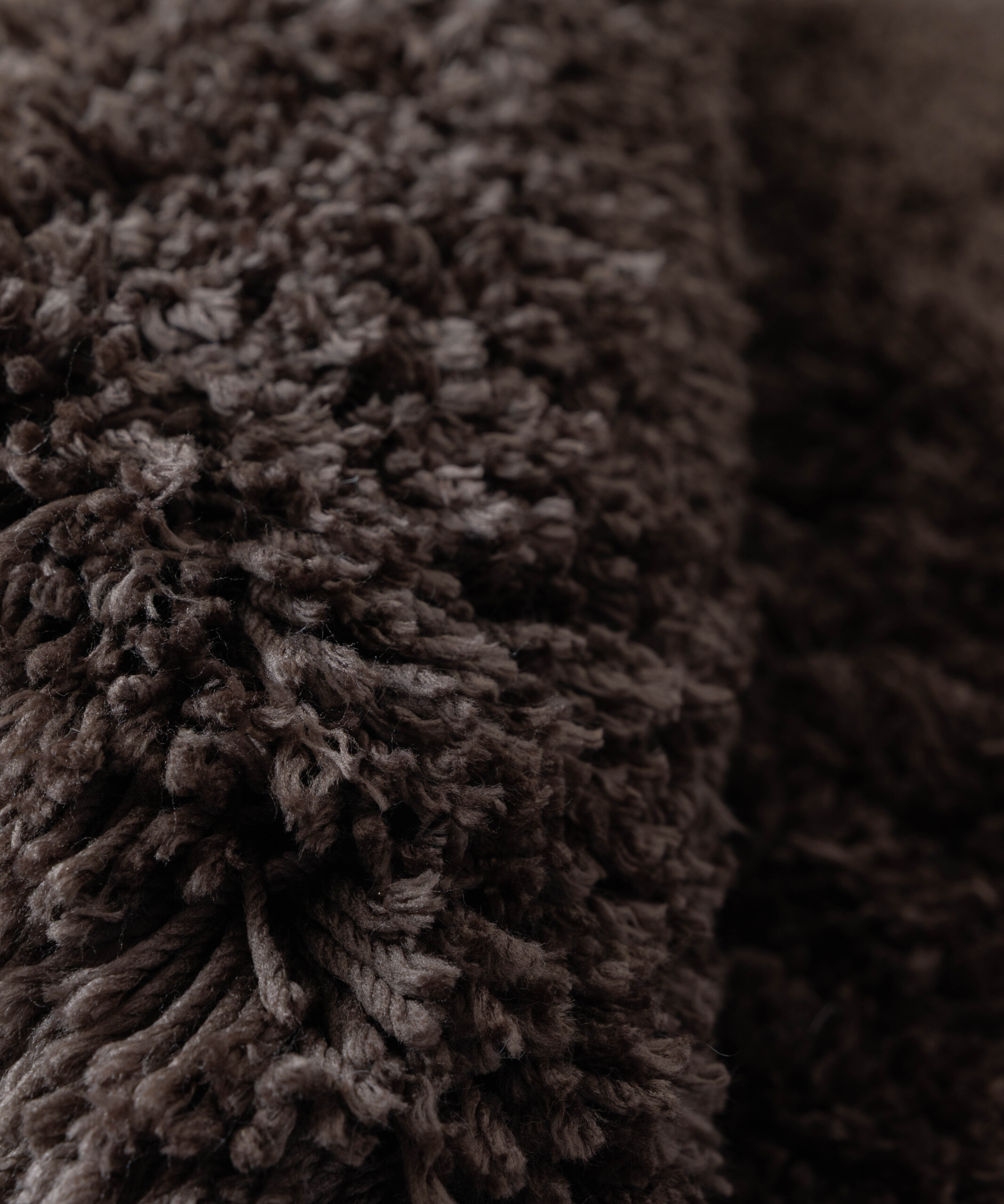 Tappeto organico shaggy - Sveve Pebble marrone - close up Tappeto organico shaggy - Sveve Pebble marrone - close up