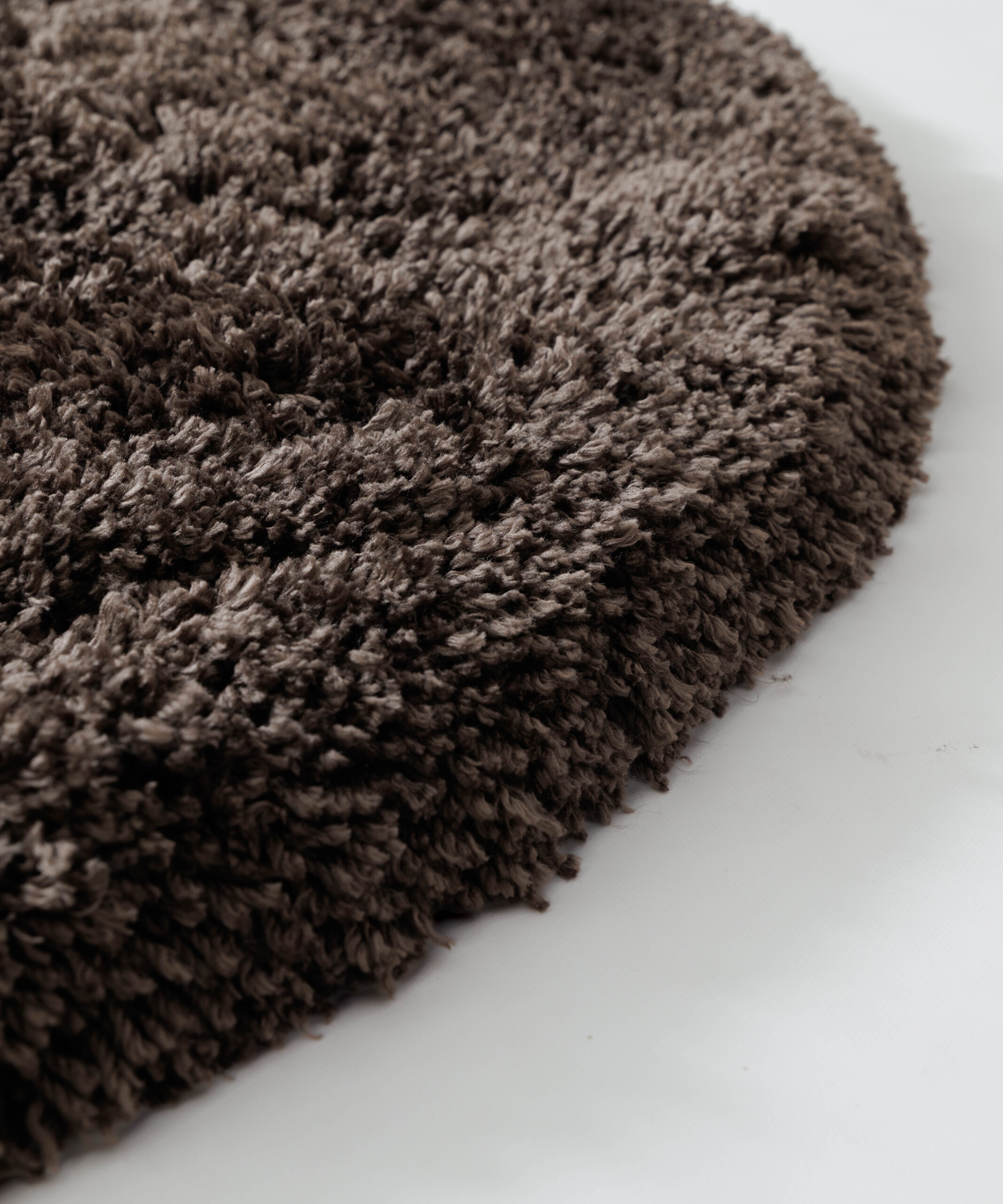 Tappeto organico shaggy - Sveve Pebble marrone - close up Tappeto organico shaggy - Sveve Pebble marrone - close up